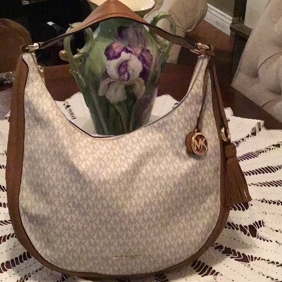 Michael Kors Lydia Large signature logo print with shiny gold tone hardware - Picture 1 of 7